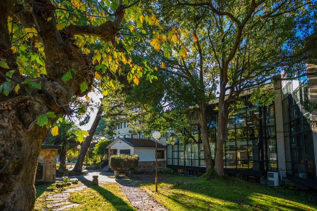 Jardines y sede Afundación en Santiago, educación y acción social en Galicia